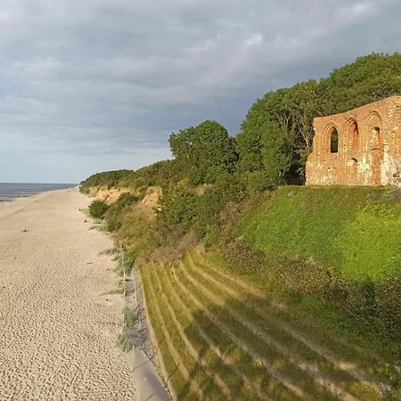 펜션 Letniskowy Zacisze Pod Sosnami 트르제삭츠