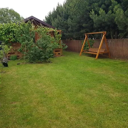 펜션 Letniskowy Zacisze Pod Sosnami 트르제삭츠