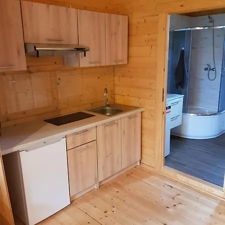 펜션 Letniskowy Zacisze Pod Sosnami 트르제삭츠